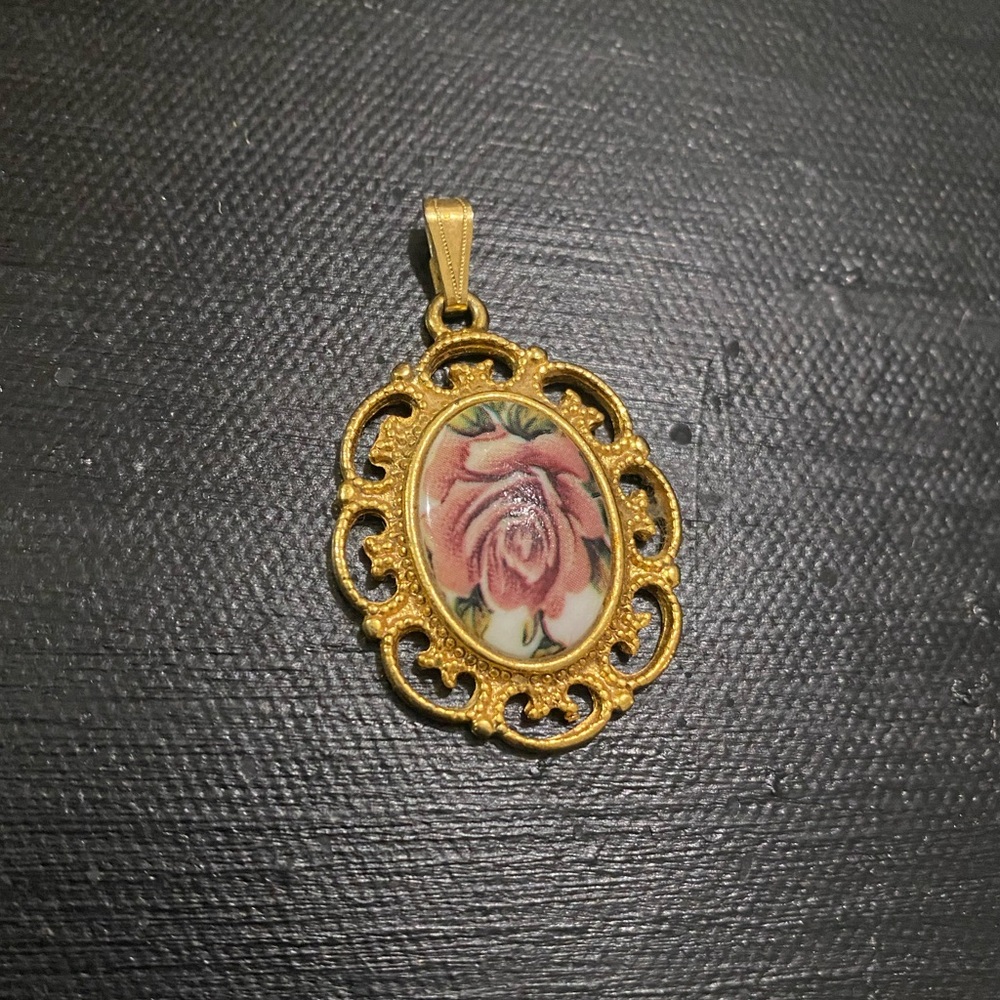 Vintage floral pendant